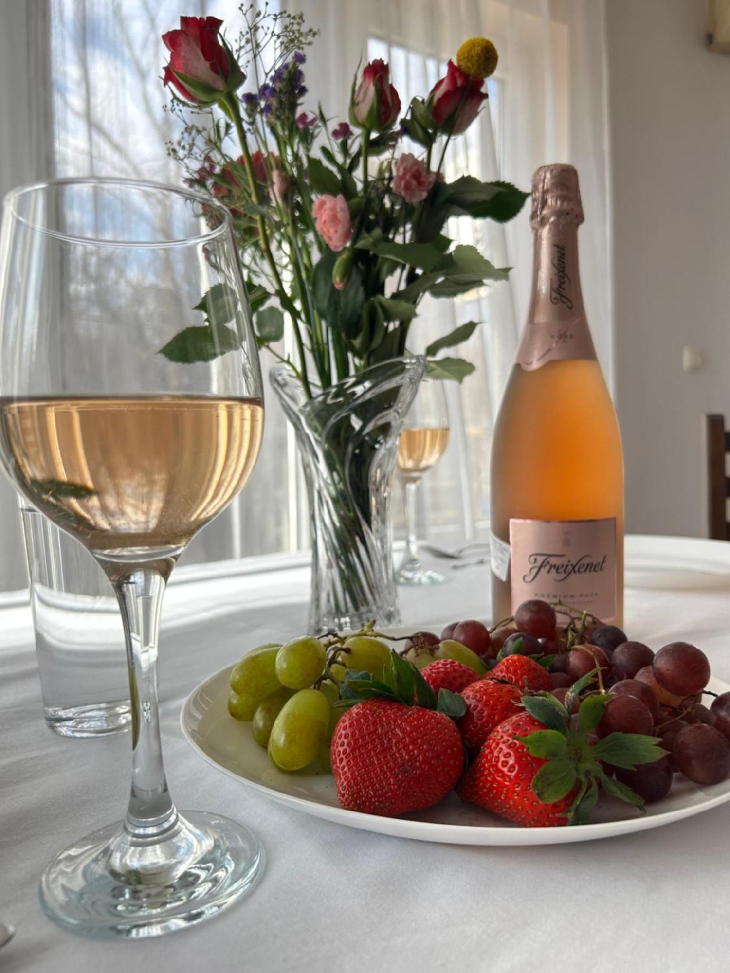 Casa Rea - Comfortable Stay With Free Parking София Екстериор снимка